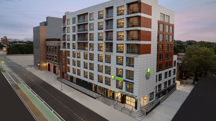 Holiday Inn Express/Stes Woodside Queens Exterior
