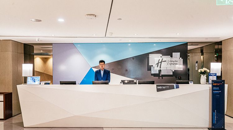 Holiday Inn Express Yingkou Onelong Plaz Exterior
