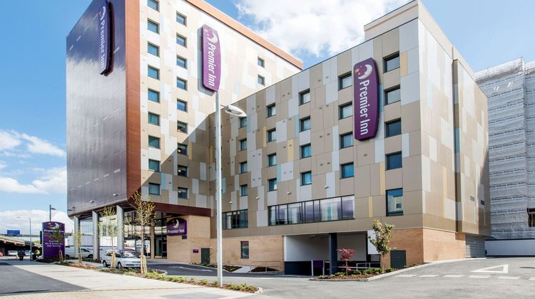 Premier Inn London Brentford Exterior