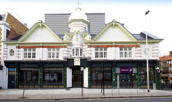 Premier Inn London Clapham Exterior