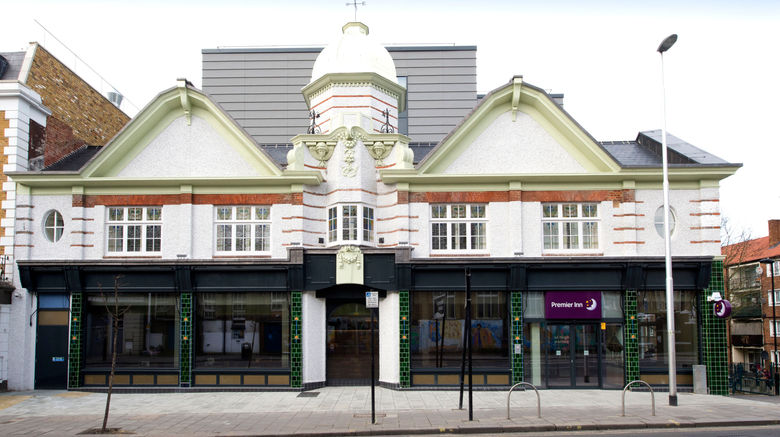 <b>Premier Inn London Clapham Exterior</b>. Images powered by <a href="https://www.leonardoworldwide.com/" title="Leonardo Worldwide" target="_blank">Leonardo</a>.