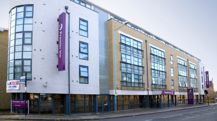 Premier Inn London Kew Exterior