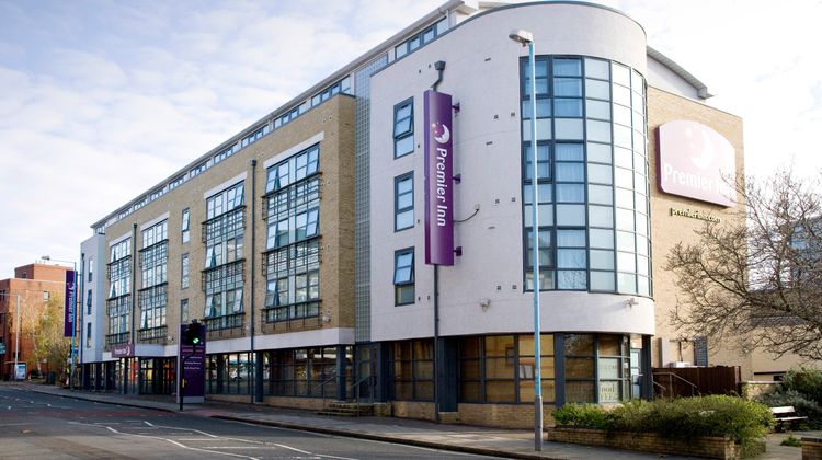 Premier Inn London Kew Exterior