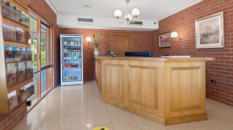 Burke & Wills Motor Inn Lobby