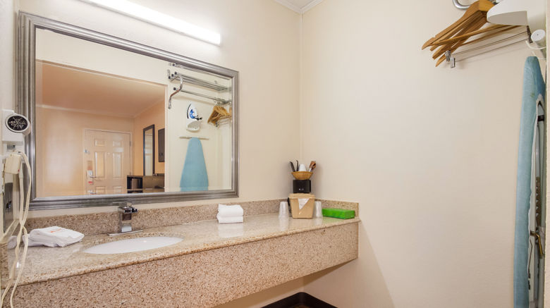 <b>Red Roof Inn Santee Room</b>. Images powered by <a href="https://www.leonardoworldwide.com/" title="Leonardo Worldwide" target="_blank">Leonardo</a>.