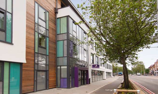 Premier Inn London Richmond Exterior