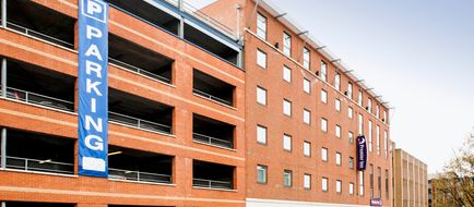 Premier Inn Luton Town Centre Exterior