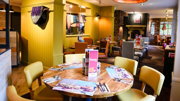 Premier Inn Macclesfield North Lobby