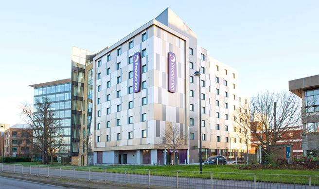 Premier Inn Maidenhead Town Centre Exterior