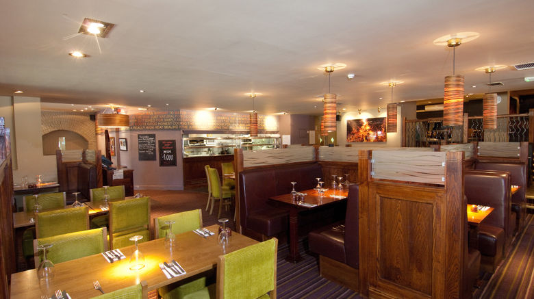 <b>Premier Inn London Ruislip Lobby</b>. Images powered by <a href="https://www.leonardoworldwide.com/" title="Leonardo Worldwide" target="_blank">Leonardo</a>.