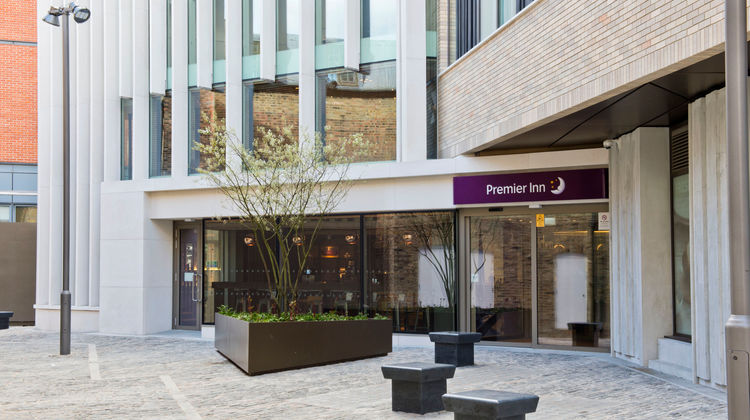 Premier Inn London Southwark Exterior