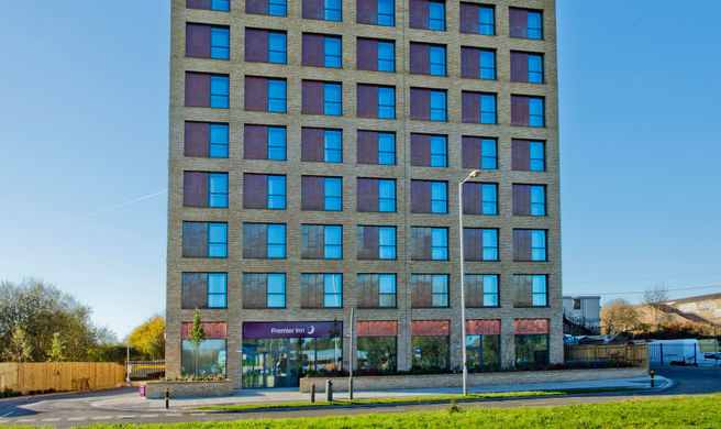 Premier Inn London Tolworth Hotel Exterior