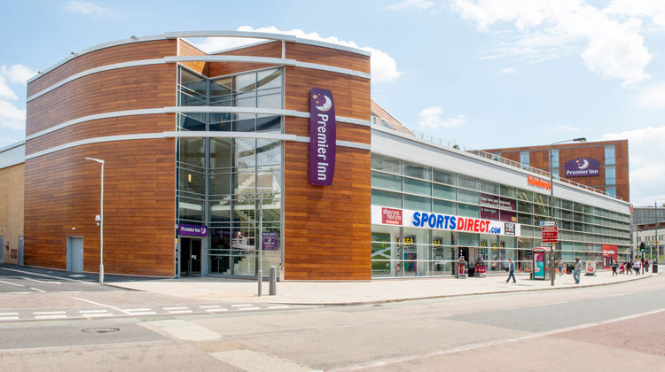 Premier Inn London Wandsworth Exterior