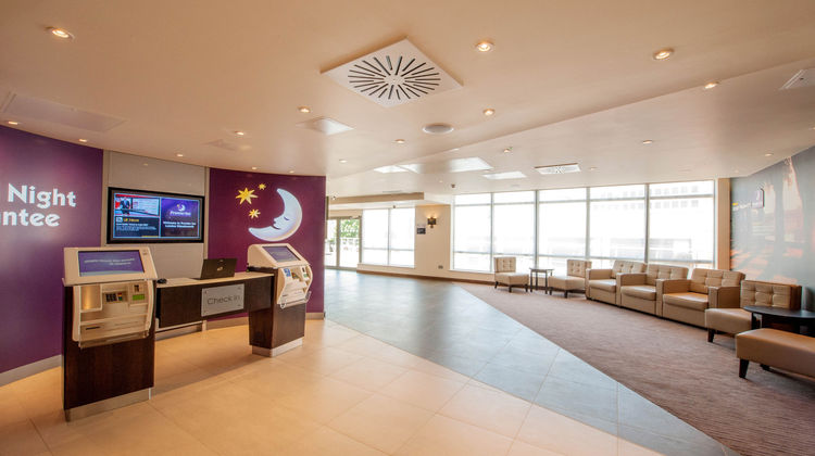Premier Inn London Wandsworth Lobby