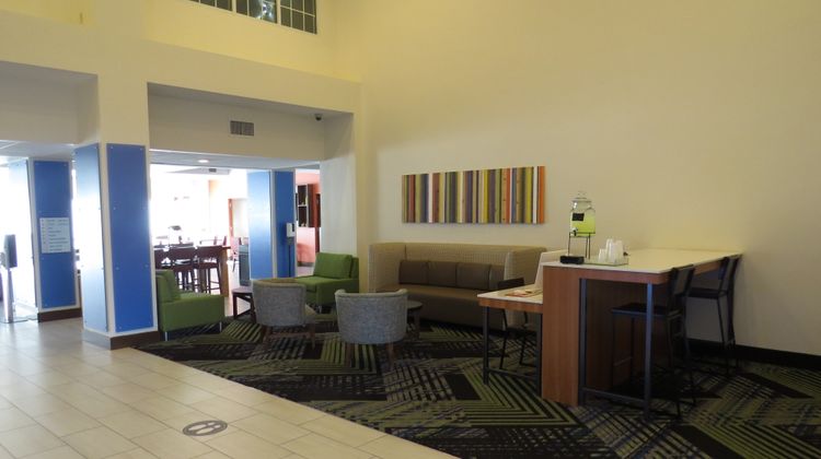 Holiday Inn Express Hotel & Suites Lobby