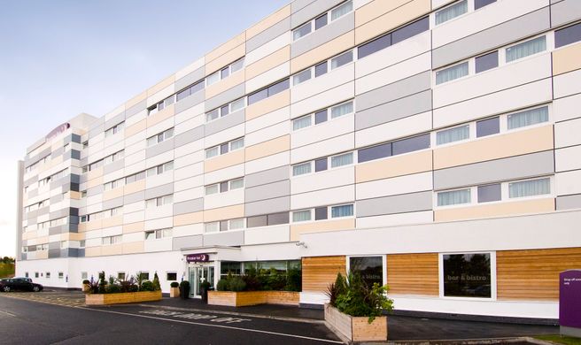 Premier Inn Manchester Airport North Exterior