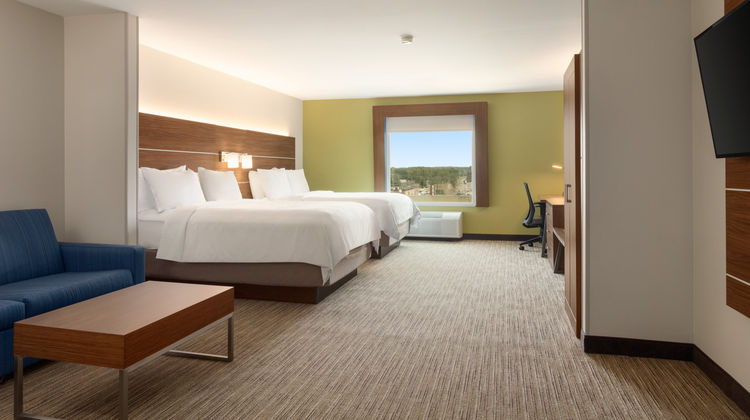 Holiday Inn Express Hotel & Suites Suite