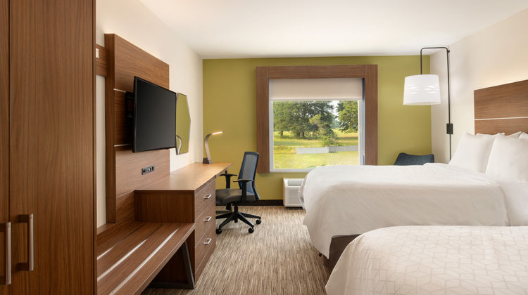 Holiday Inn Express Hotel & Suites Room