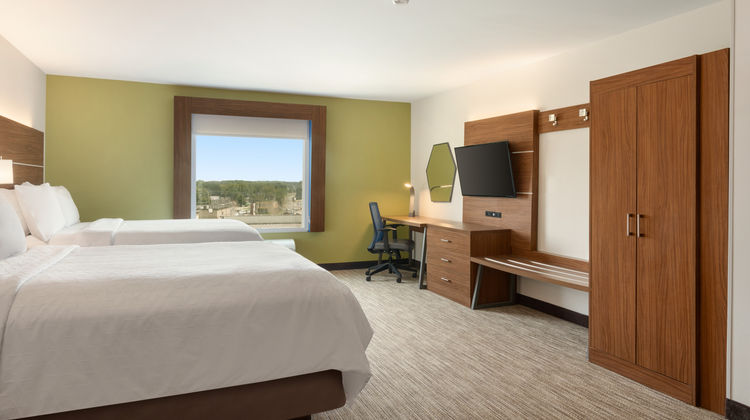 Holiday Inn Express Hotel & Suites Room