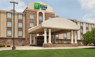 Holiday Inn Express Hotel & Suites