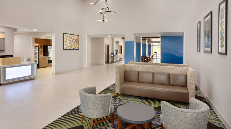 Holiday Inn Express Hotel & Suites Lobby