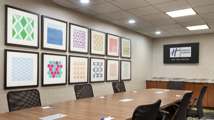 Holiday Inn Express Hotel & Suites Meeting