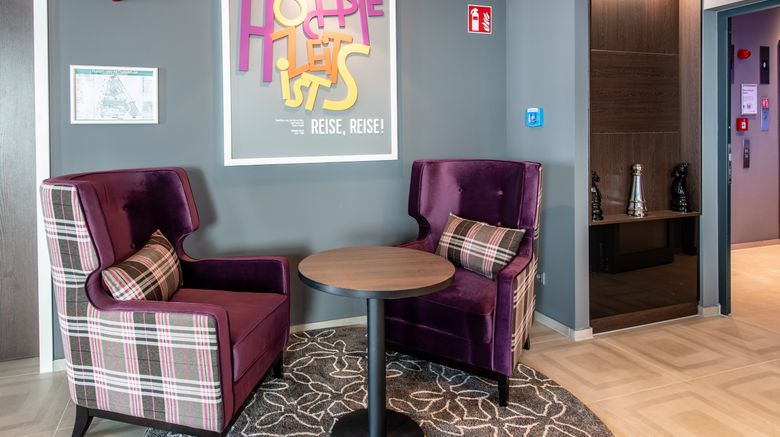 <b>Premier Inn Stuttgart City Centre Lobby</b>. Images powered by <a href="https://www.leonardoworldwide.com/" title="Leonardo Worldwide" target="_blank">Leonardo</a>.