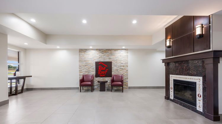 Red Roof PLUS & Suites Bessemer Lobby