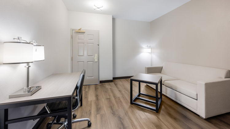 Red Roof PLUS & Suites Bessemer Suite