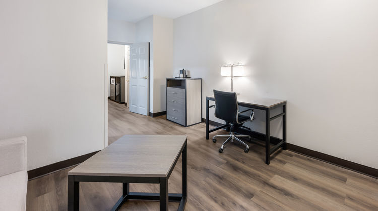 Red Roof PLUS & Suites Bessemer Suite