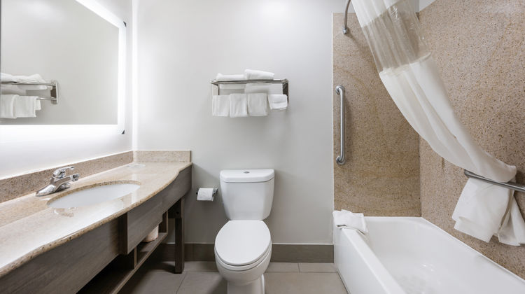 Red Roof PLUS & Suites Bessemer Suite