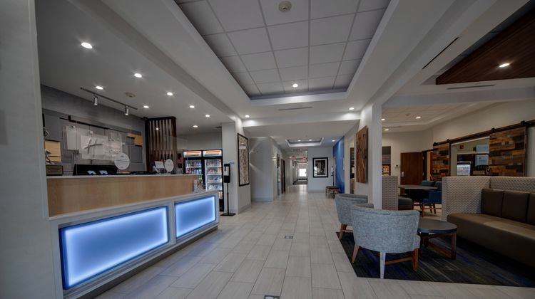 Holiday Inn Express Yukon Lobby