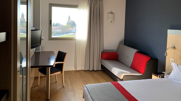 Holiday Inn Express Vitoria Room