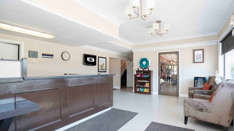 Sandman Inn Blue River Lobby