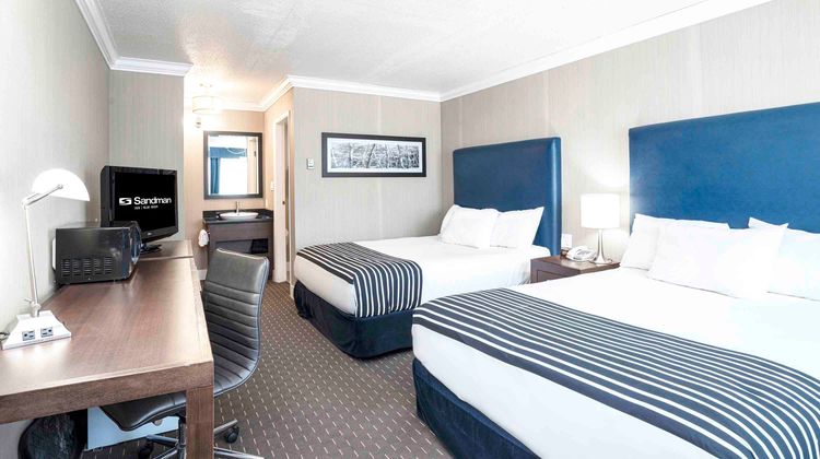 Sandman Inn Blue River Room