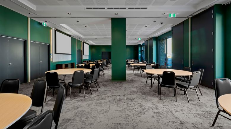 <b>Holiday Inn Remarkables Park Meeting</b>. Images powered by <a href="https://www.leonardoworldwide.com/" title="Leonardo Worldwide" target="_blank">Leonardo</a>.