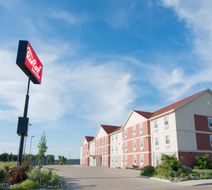 Red Roof Inn & Suites Dickinson Exterior