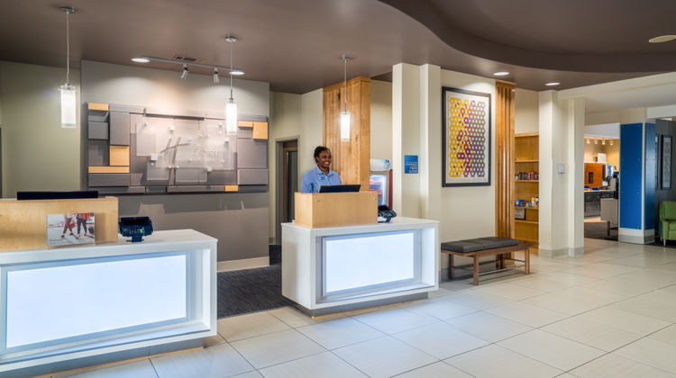 Holiday Inn Express  & Suites Winona Lobby