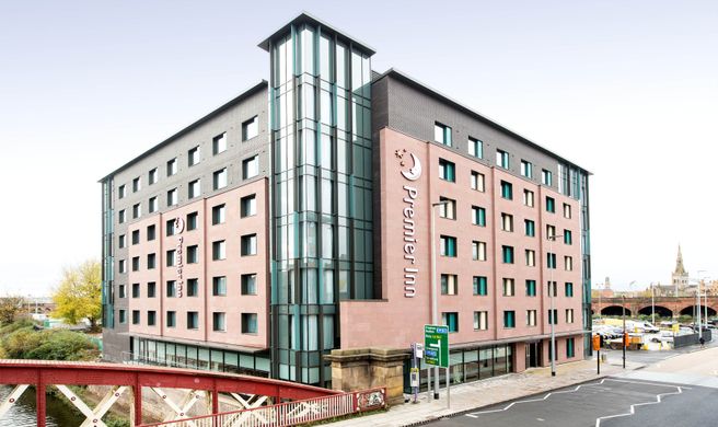 Premier Inn Manchester Salford Central Exterior