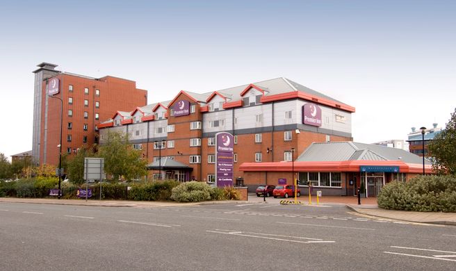 Premier Inn Manchester Old Trafford Exterior