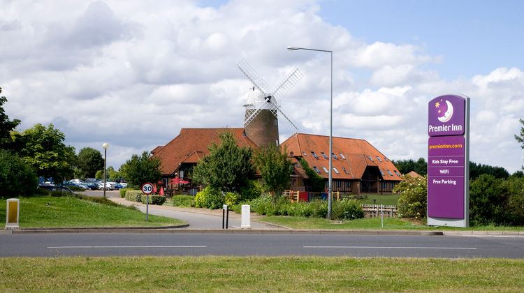 Premier Inn Milton Keynes South Exterior