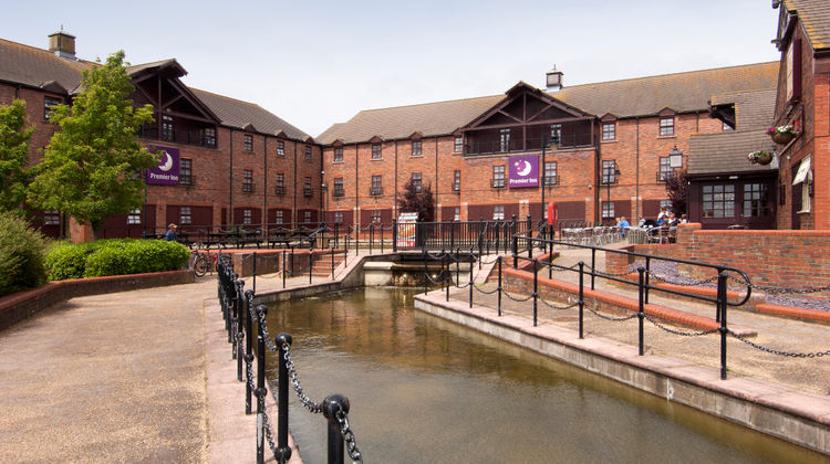 Premier Inn Milton Keynes (Furzton Lake) Exterior
