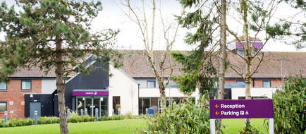 Premier Inn Newbury Town South Exterior