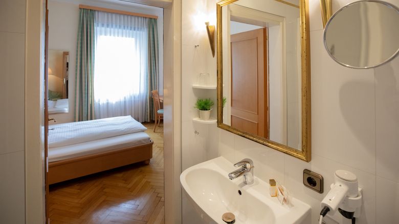<b>Gollner Hotel Room</b>. Images powered by <a href="https://www.leonardoworldwide.com/" title="Leonardo Worldwide" target="_blank">Leonardo</a>.