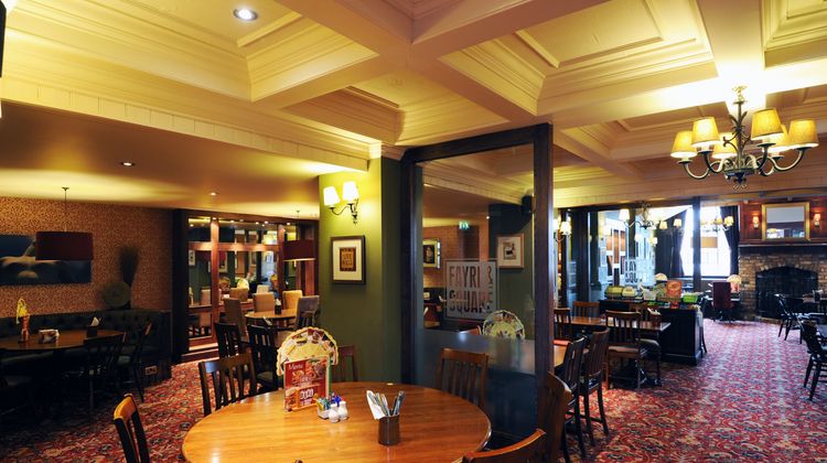 Premier Inn Northampton South (Wootton) Lobby