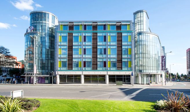Premier Inn Nottingham Chapel Bar Exterior