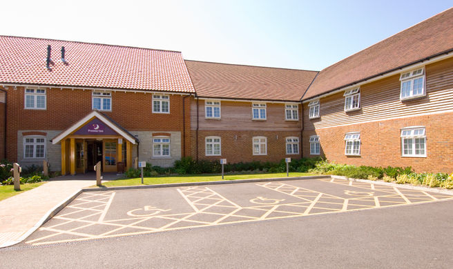 Premier Inn Petersfield Exterior