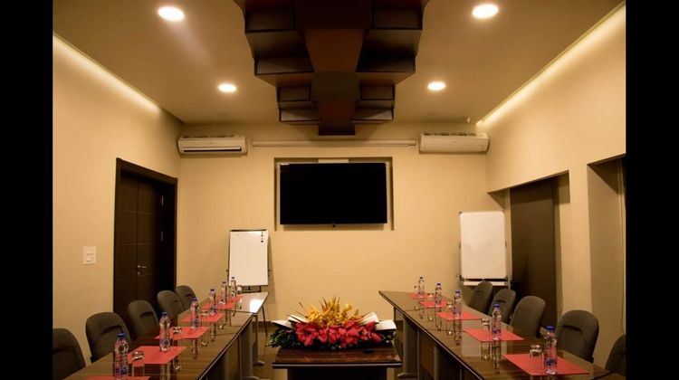 Home Suites Hotel Meeting
