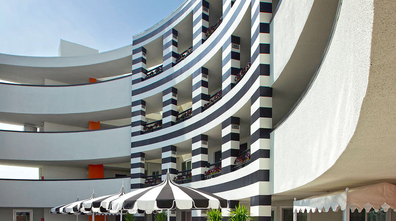 <b>Carlyle Inn Exterior</b>. Images powered by <a href="https://www.leonardoworldwide.com/" title="Leonardo Worldwide" target="_blank">Leonardo</a>.