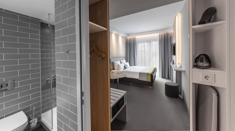 <b>Holiday Inn Express Munich North Room</b>. Images powered by <a href="https://www.leonardoworldwide.com/" title="Leonardo Worldwide" target="_blank">Leonardo</a>.